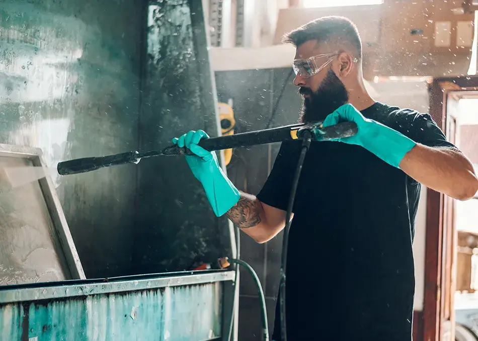 Liquid Chlorine: The Perfect Pool Pro Tool for a Crisis