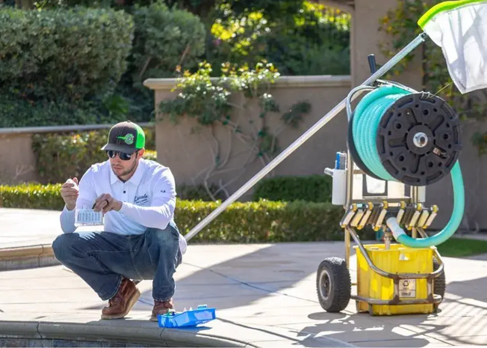 The Advantages of Liquid Pool Sanitization Treatments